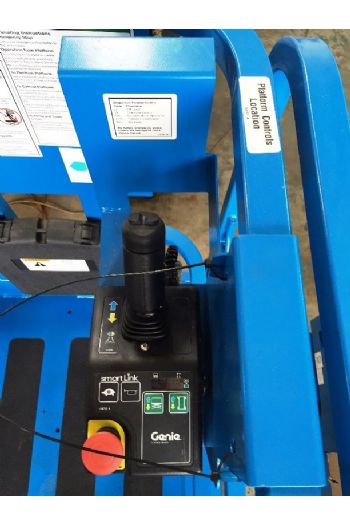 10m剪刀輪胎平台高空車